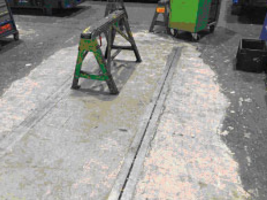 Reparación pavimento en Prensas mediante mortero seco epoxi. Foto 3